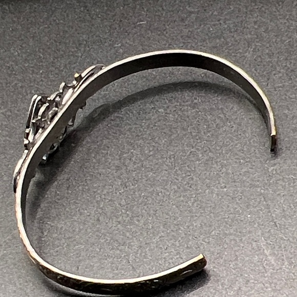 Vintage Heart Locket Bracelet - Picture 7 of 8